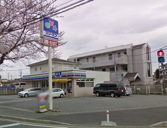 Convenience store. Three F Matsudo Hachigasaki store up (convenience store) 461m
