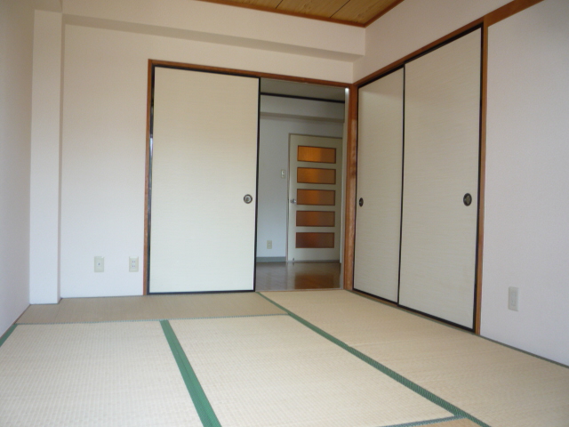 Other room space. Japanese-style room is also bright rooms.