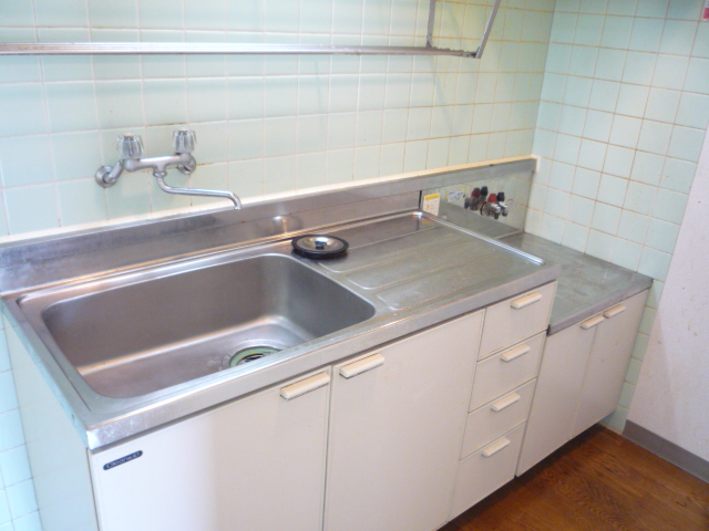 Kitchen. With hot water supply Two-burner stove installation Allowed Kitchen