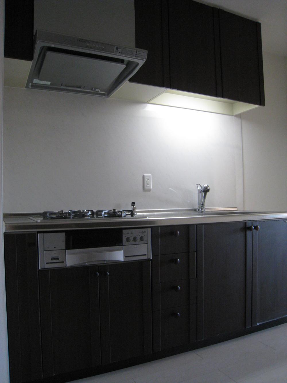 Kitchen. Local (11 May 2013) Shooting