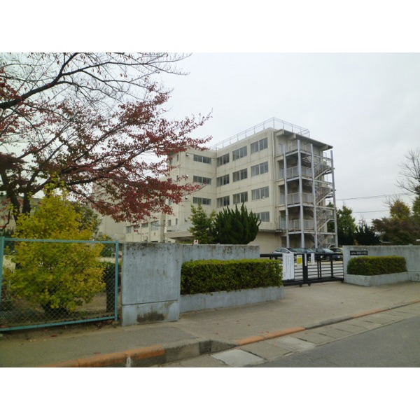 Primary school. 250m to Matsudo Municipal bridle bridge north elementary school (elementary school)