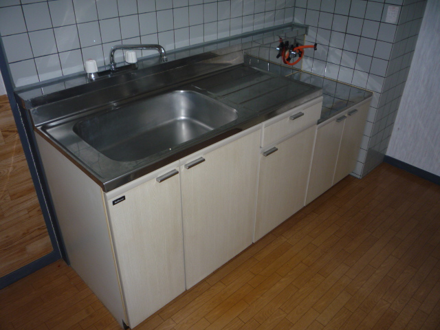 Kitchen. With hot water supply Two-burner stove installation Allowed Kitchen