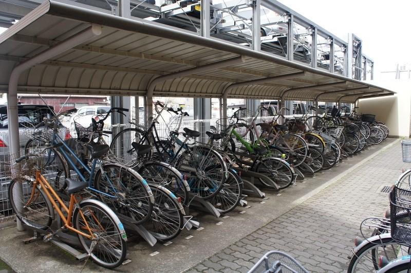 Other common areas.  [Bicycle-parking space] Do not even the weather-beaten for with roof.