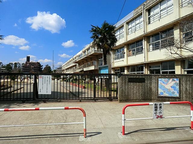Primary school. Municipal Tokiwadaira until the second elementary school 435m