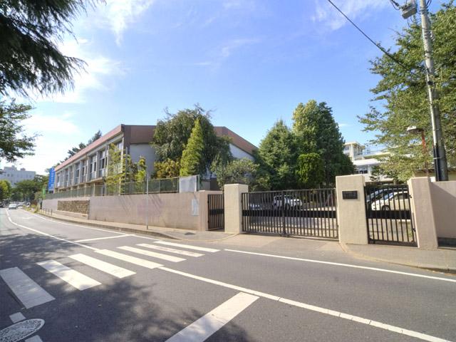 Junior high school. 960m to Matsudo Municipal first junior high school