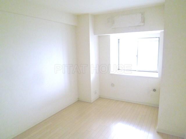 Non-living room.  [Western style room] About 6.4 Pledge of Western-style. Walk-in closet is equipped with