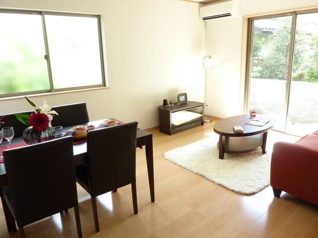 Same specifications photos (living). Living space ・ It is a luxury I use both the dining space. It seems to be the one thing you do not compete in the rental housing.