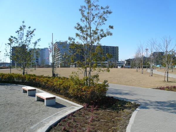 park. About 5 minutes to the east, Matsudo park with a large lawn. holiday, How about enjoying sports together with your children.