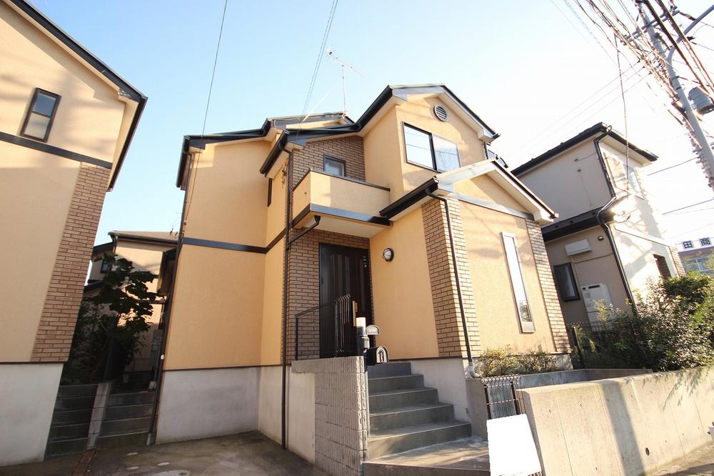 Local appearance photo. Built is shallow and clean appearance.
