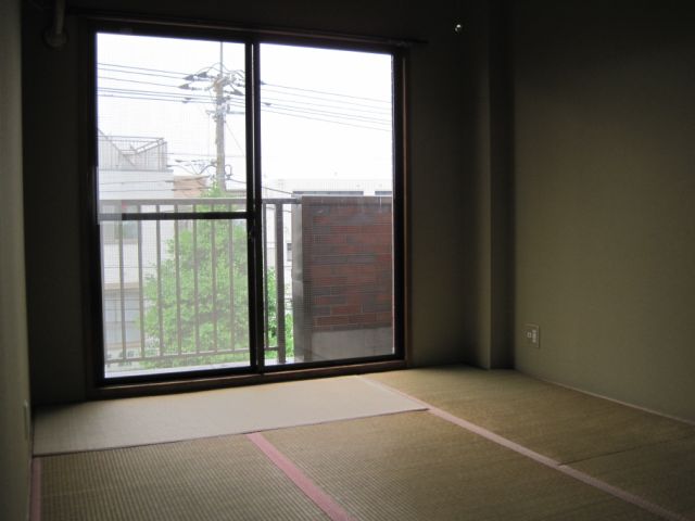 Living and room. Japanese-style room to settle