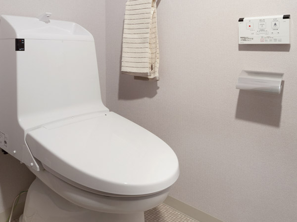 Bathing-wash room.  [Water-saving toilet system] Large cleaning 5L, Adopt a "super water-saving toilet ECO5" of small cleaning 3.8L. Enhance the detergency, Clean washed away for a small amount of water, It helps to conserve water usage. (Model Room D type)