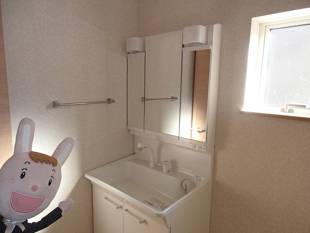 Wash basin, toilet. Interior (December 2, 2013) Shooting