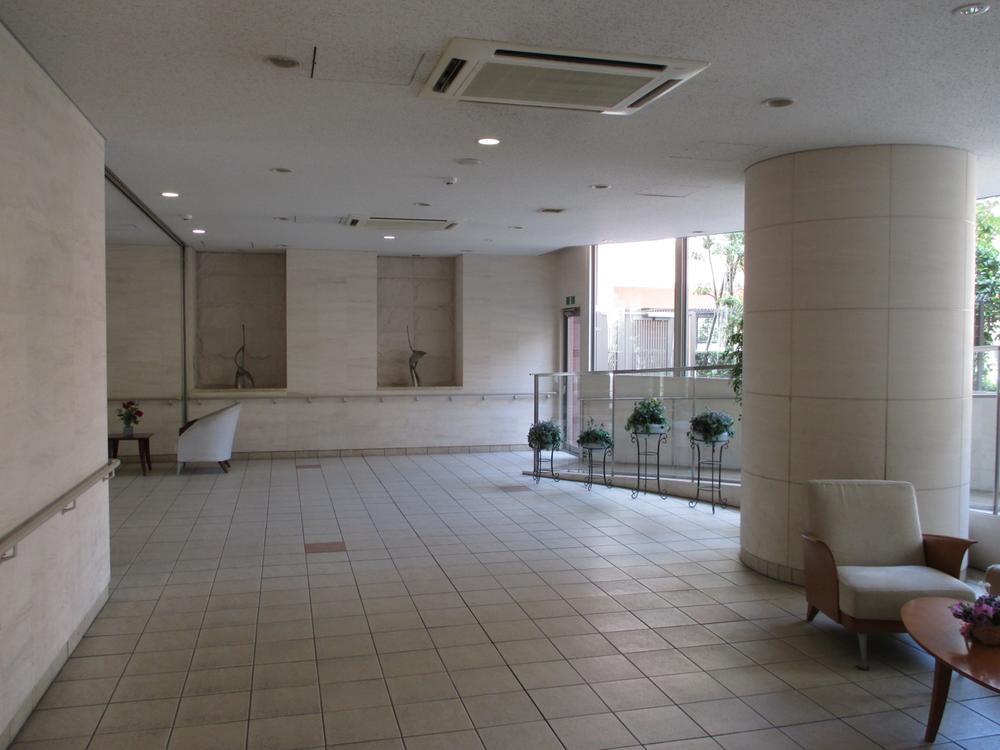 Entrance. Common area (September 2013) Shooting