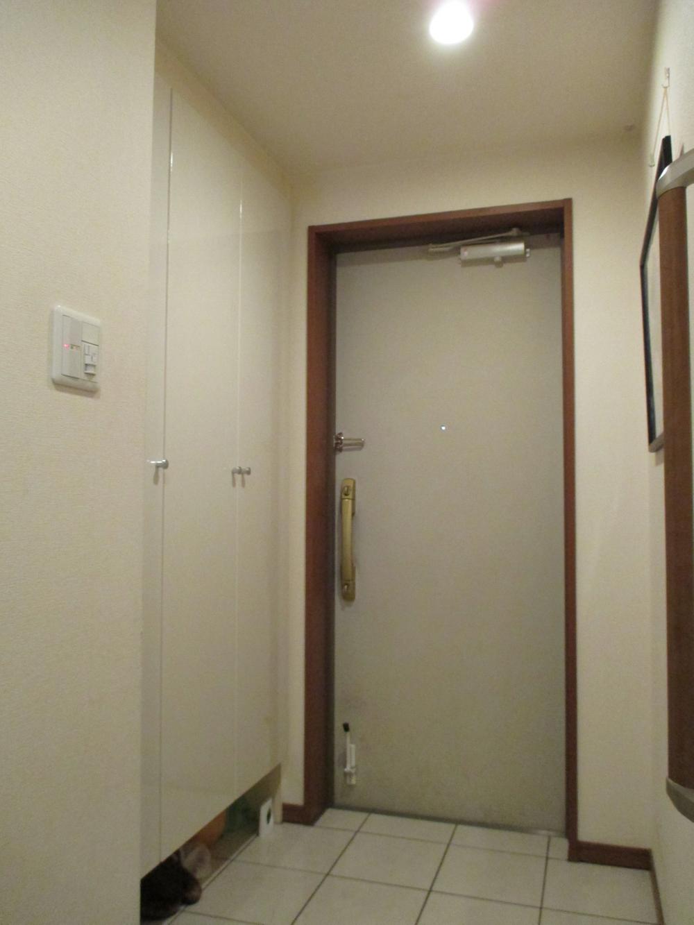 Entrance. Common area (September 2013) Shooting