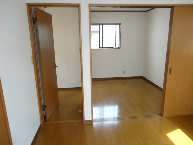 Other room space. Since the building on all four sides to have with a window, Yang per good