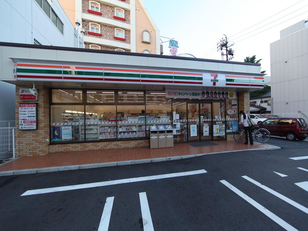 Convenience store. Seven-Eleven MatsudoSakae 7-chome up (convenience store) 566m