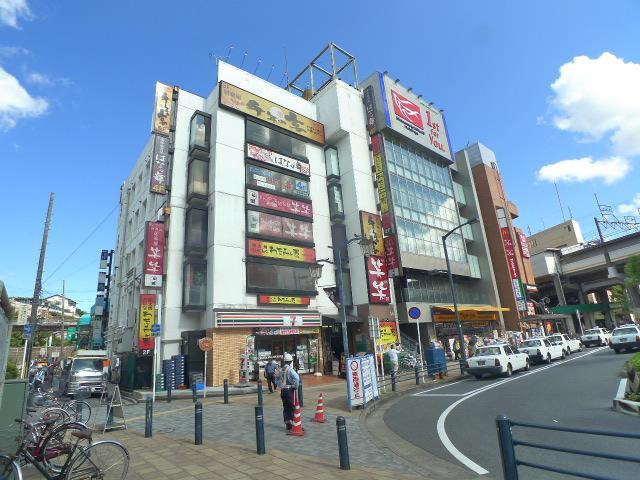 Convenience store. Seven-Eleven (convenience store) to 400m