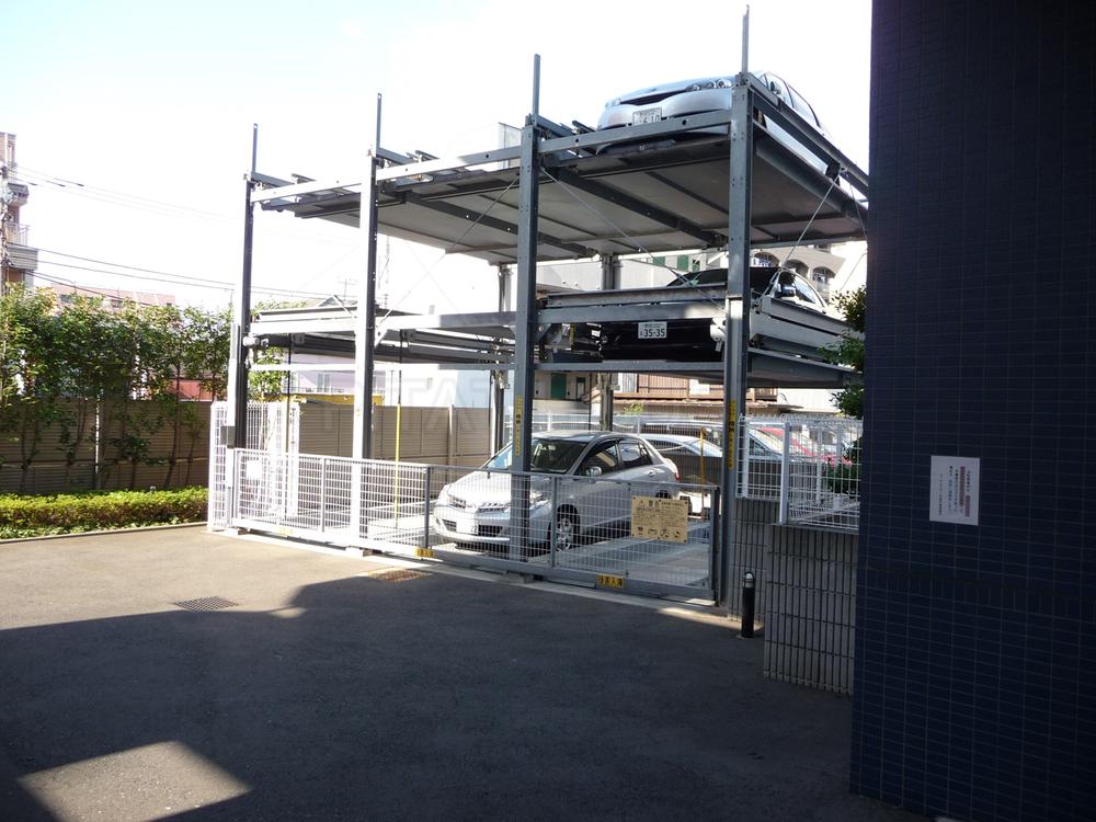 Parking lot.  ◆ It is a dedicated on-site parking.