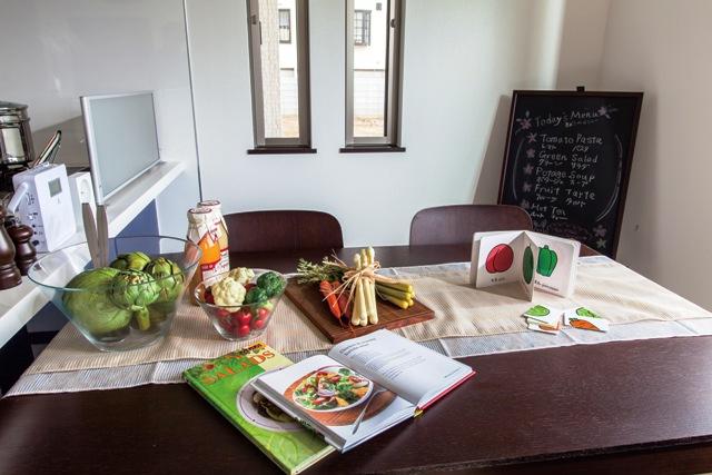Living. There is a space for installing the reading and study can be a large dining table