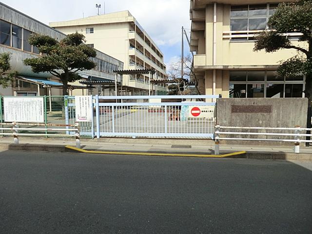 Primary school. 725m to Matsudo Tatsuya switching elementary school