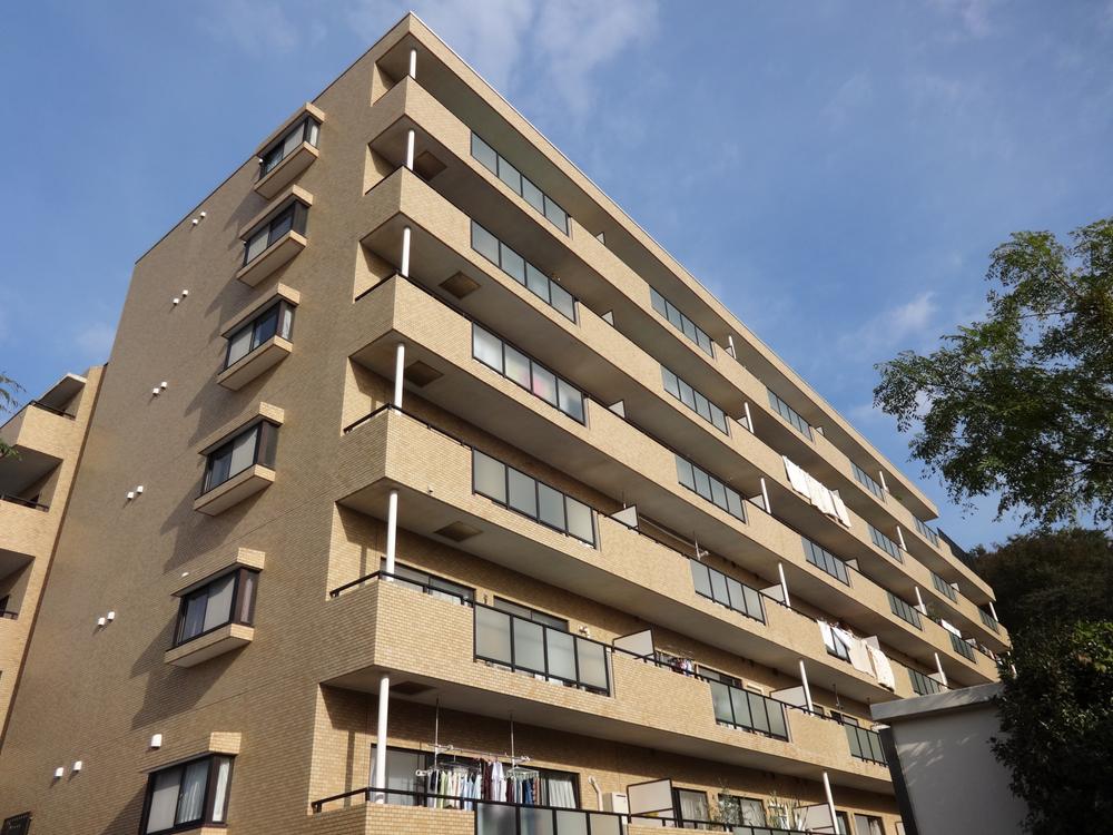 Local appearance photo.  [appearance] top floor ・ Southeast corner room ・ Good per sun