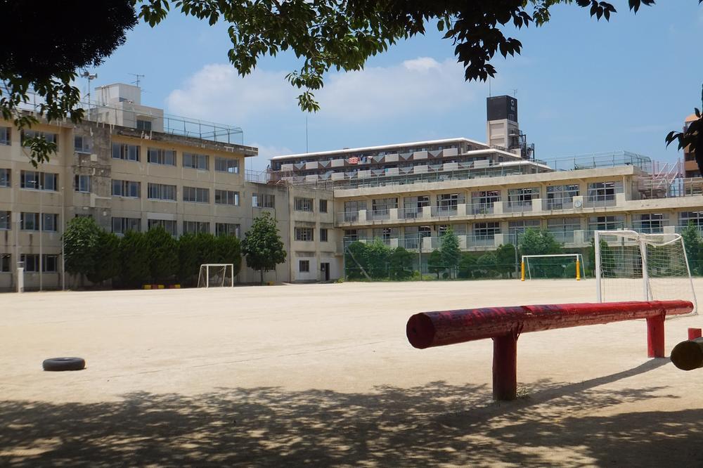 Primary school. Matsudo Municipal Hachigasaki 701m until the second elementary school