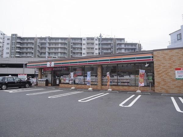 Convenience store. Seven-Eleven 346m to Matsudo Maruyama shop