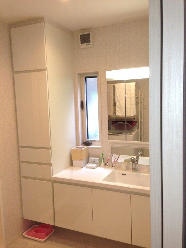 Wash basin, toilet. Room (August 2013) Shooting