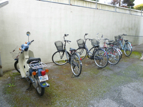 Other common areas. Large parking lot Bike parking Negotiable