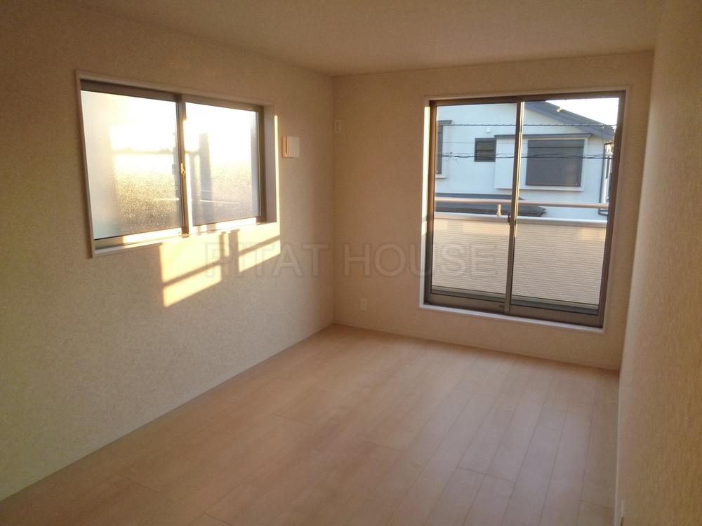 Non-living room. ◆ The second floor of the Western-style room is bright also widely.