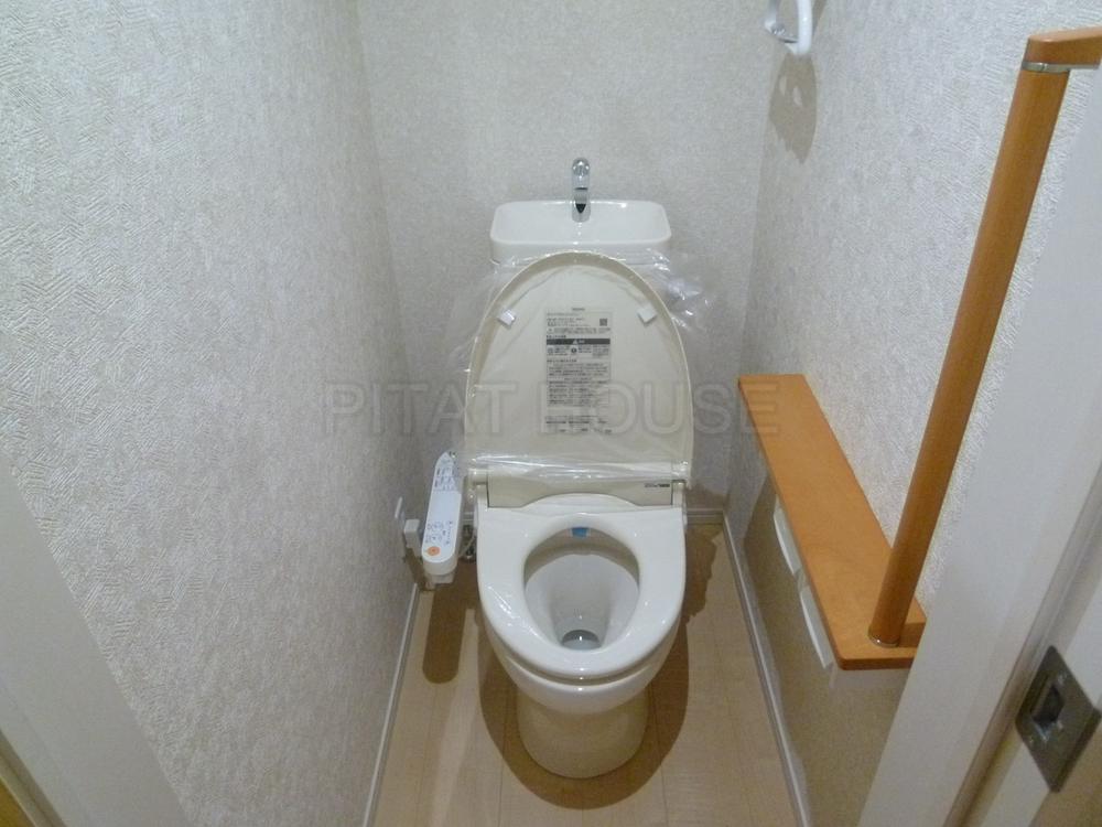 Toilet. ◆ Toilet is with a bidet.
