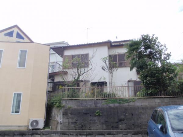 Local appearance photo. It is under renovation. And exterior wall paint.