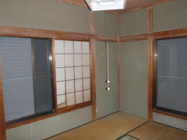 Non-living room. It is under renovation. Tatamigae and sliding door ・ And Shoji exchange.