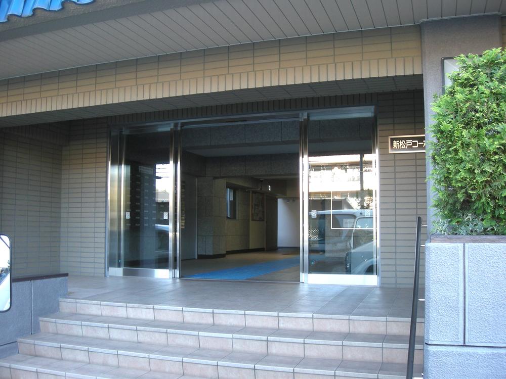 Local appearance photo. luxury ・ Entrance oozes profound feeling.