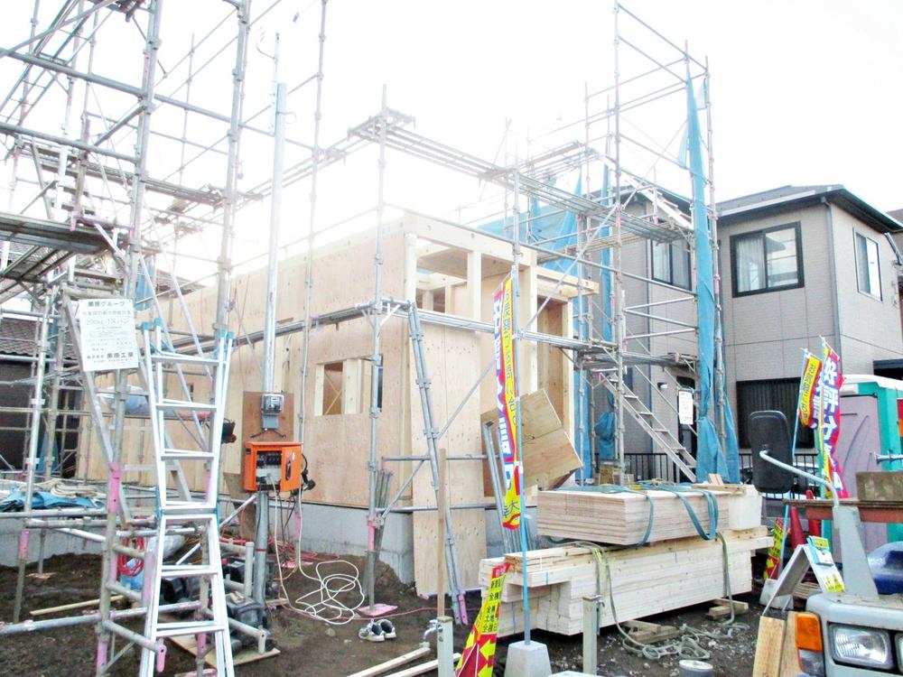 Local appearance photo. The middle building but transmitted the desirability of the location.