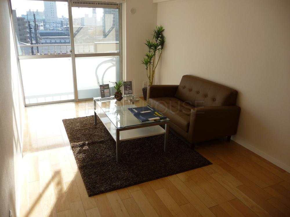 Living.  ◆ Now very beautiful in the pre-decorated full renovation.