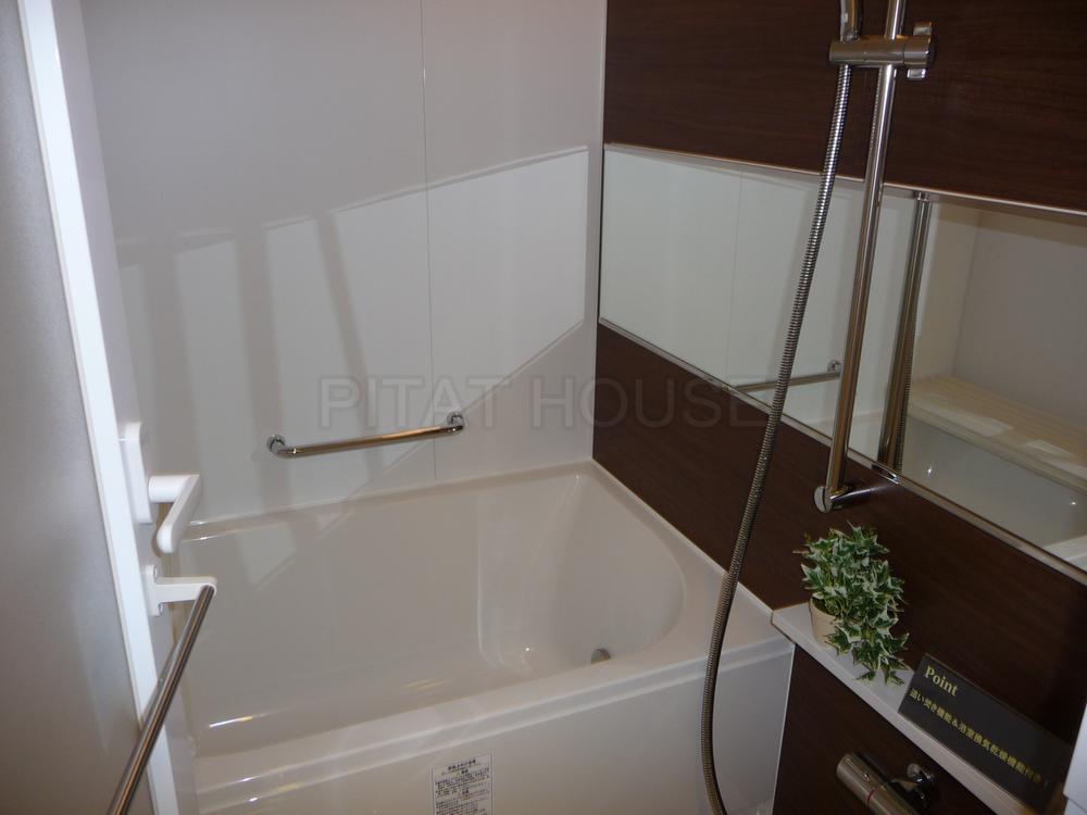 Bathroom.  ◆ Is the unit bus of new up a notch.