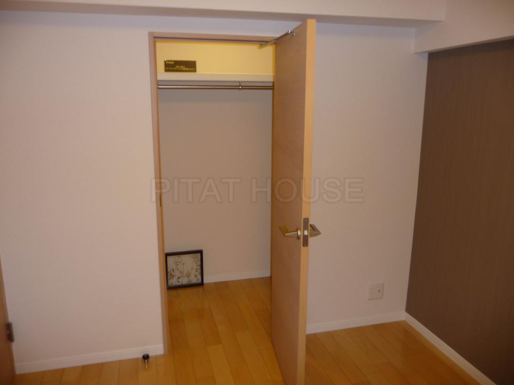 Receipt.  ◆ We put a happy walk-in closet to wife.