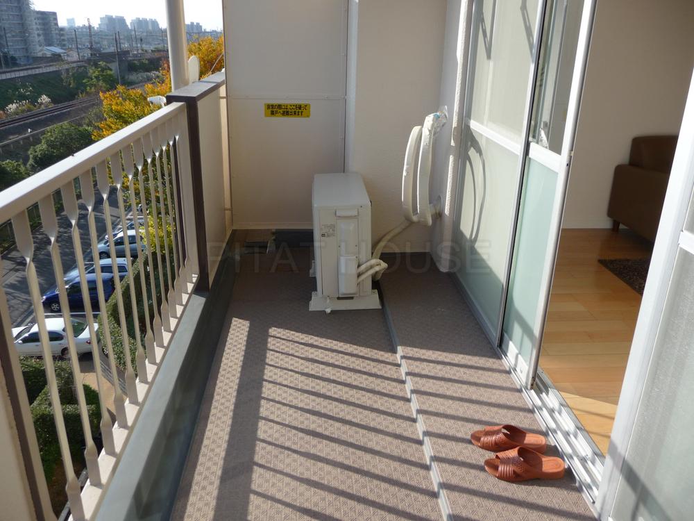 Balcony.  ◆ Wide and sunny balcony.