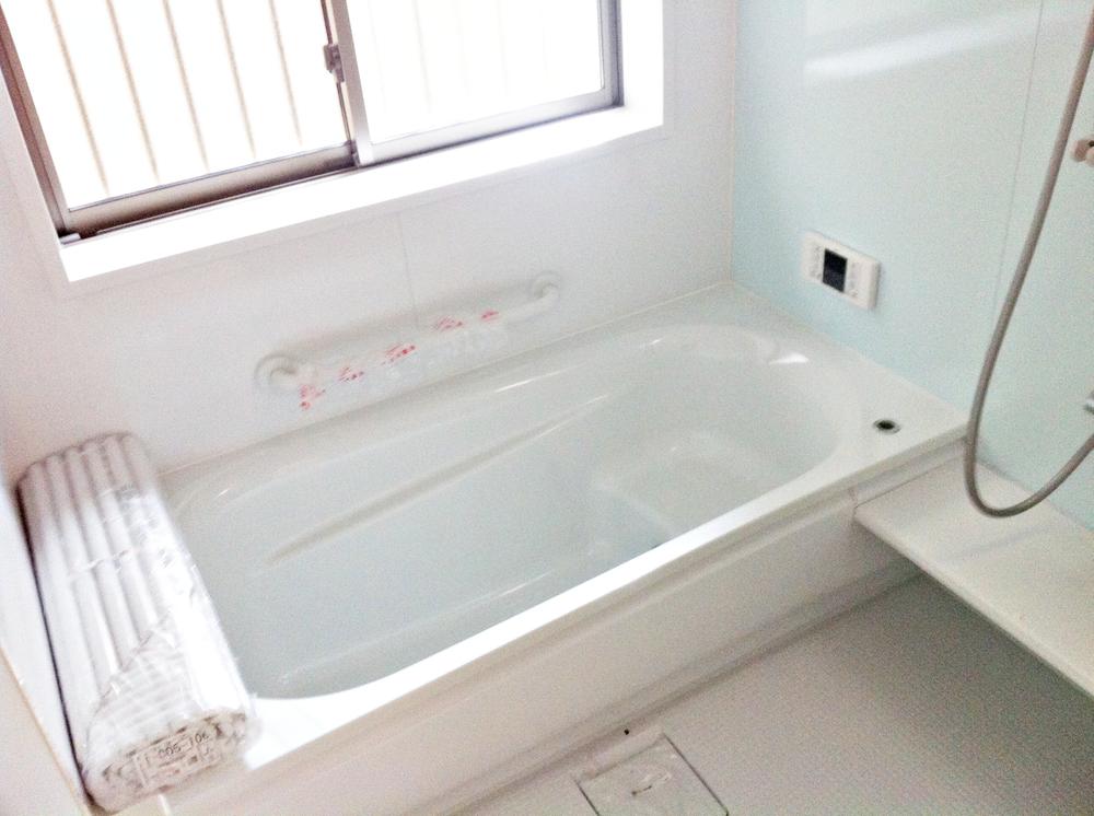 Bathroom. Indoor (10 May 2013) Shooting Tub that can stretch the legs! With dryer!