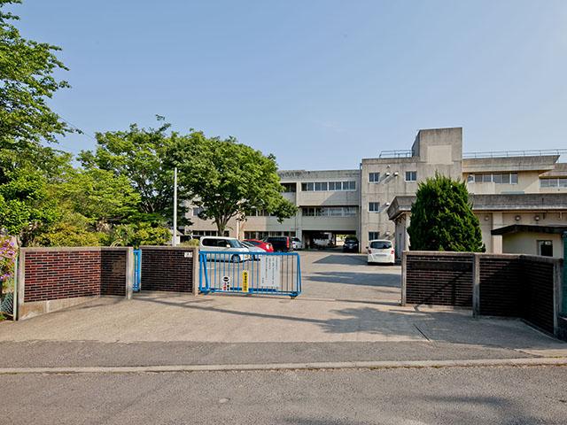 Primary school. 460m to flower elementary school of Matsudo Tatsukai