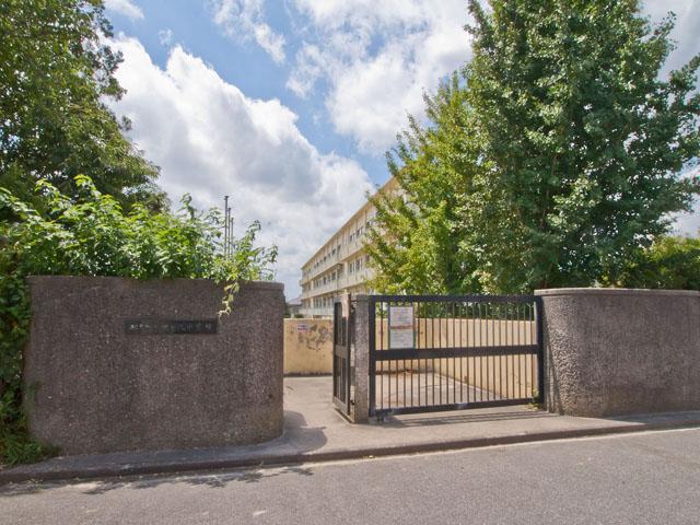 Junior high school. 150m to Matsudo Municipal Kurigasawa junior high school