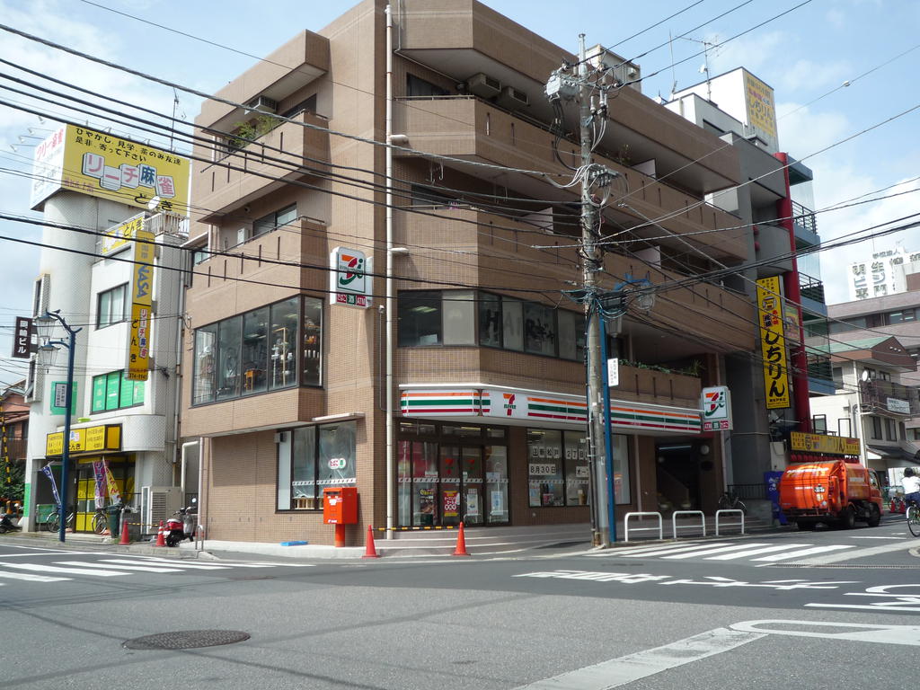 Convenience store. Seven-Eleven Matsudo 2-chome (convenience store) to 350m