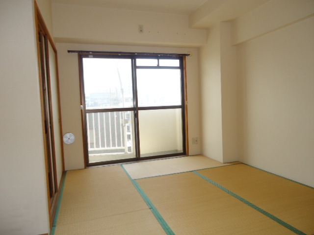 Living and room. Japanese-style room is also per yang good