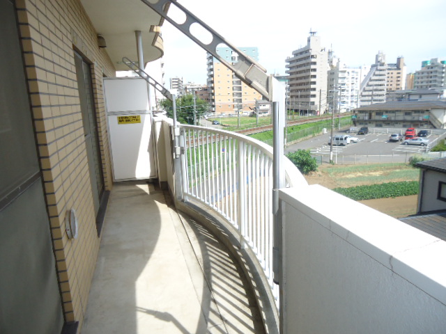 Balcony. Balcony also large, Laundry of the family is also safe