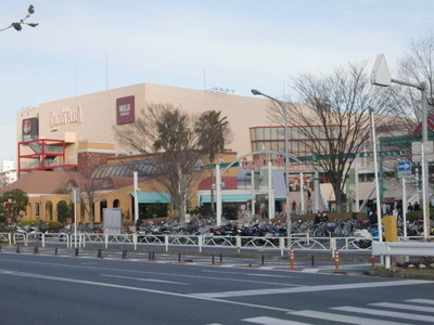 Shopping centre. Colton 3500m until Plaza (shopping center)