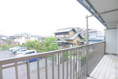 Balcony. A lot of laundry Hoseru spacious balcony!