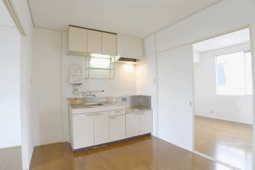 Kitchen. Dining kitchen with cleanliness was the white tones!