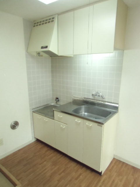 Kitchen. You can use widely There is also a space kitchen