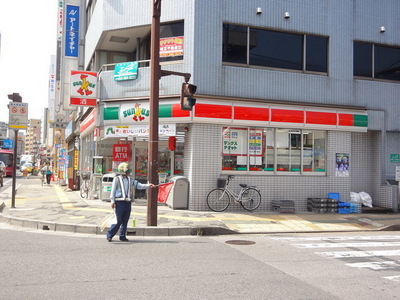 Convenience store. 100m until Thanksgiving (convenience store)